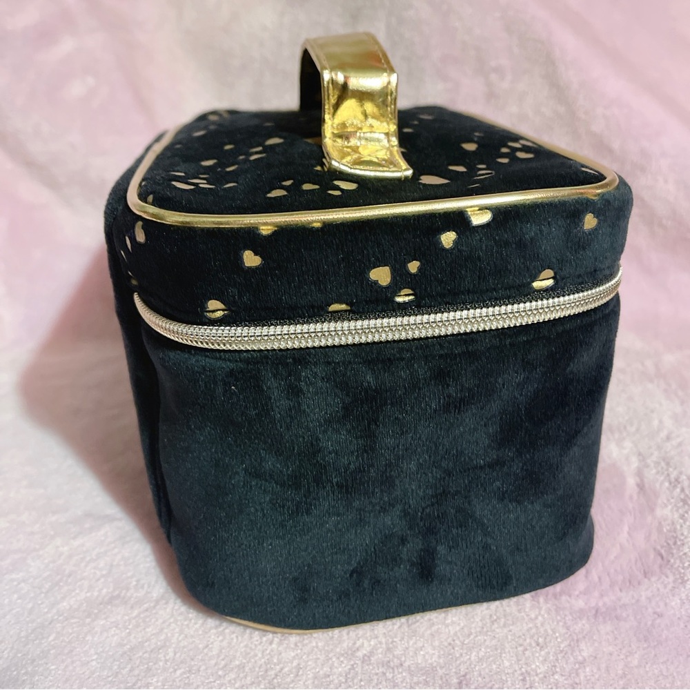 🎉HOST PICK!🎉 Juicy Couture Velour Black/Gold Cosmetic Travel Bag - Picture 5 of 10